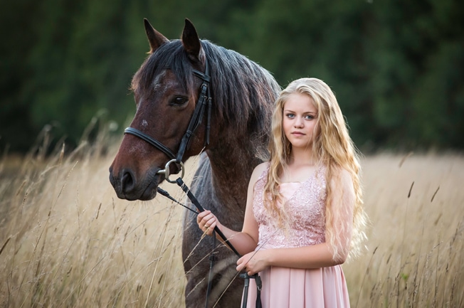 Ava and her horse Charlie have a Fine Art Photoshoot on the Farm
